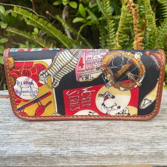 Nicole Miller Novelty Baseball MLB World Series Sunglasses/Glasses Case EUC - Picture 2 of 6
